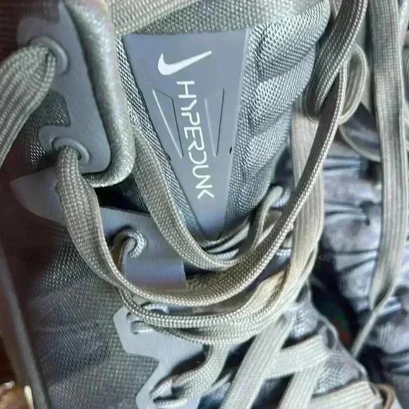 Nike men’s 7.5 high top tennis shoes. Perfect condition.. Hyper dunk. - Picture 5 of 13